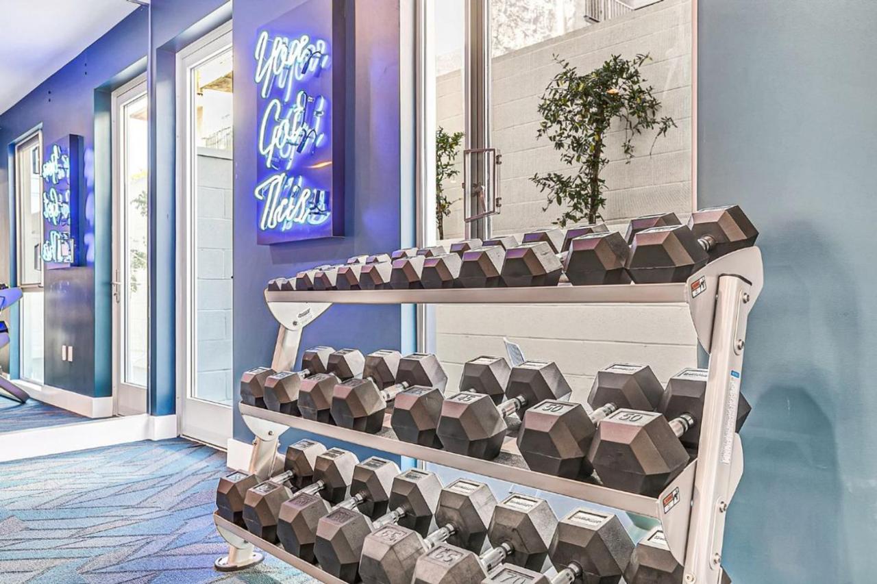 Hollywood 2br W Pool Gym Nr Larchmont Village Lax-1035